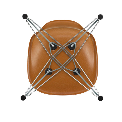 Cadeira Eames em Fibra de Vidro DSR / Base Cromada